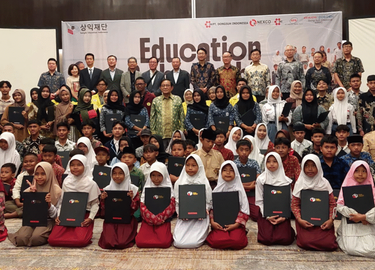 PT Dongsuh Salurkan 94 Beasiswa dari SD hingga Perguruan Tinggi